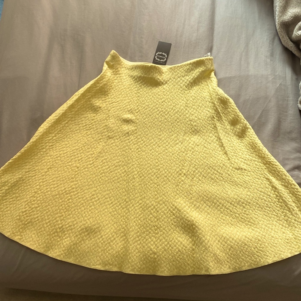 Beautiful yellow skirt for the summer
